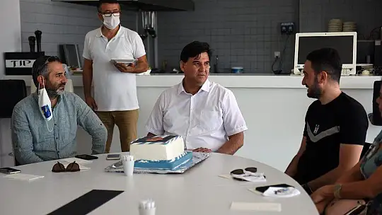 Beşiktaşlı Taraftarlar Derneğinden Karaca'ya Doğum Günü Kutlaması