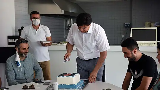 Beşiktaşlı Taraftarlar Derneğinden Karaca'ya Doğum Günü Kutlaması