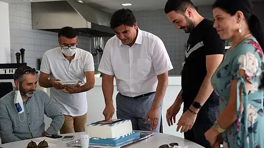 Beşiktaşlı Taraftarlar Derneğinden Karaca'ya Doğum Günü Kutlaması