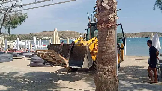 Bodrum Belediyesi ekipleri 'beyaz kum' serimine engel oldu