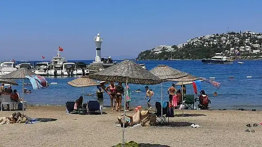 Bodrum sahilleri bayramda cıvıl cıvıl