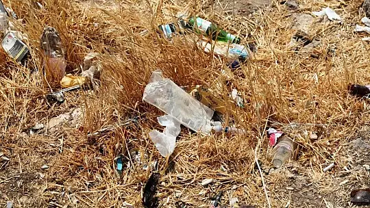 Bodrum'u elleriyle temizliyorlar: 1 ton çöp topladılar