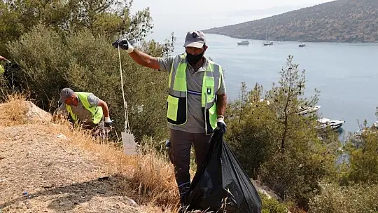 Bodrum'u elleriyle temizliyorlar: 1 ton çöp topladılar