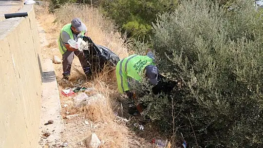 Bodrum'u elleriyle temizliyorlar: 1 ton çöp topladılar