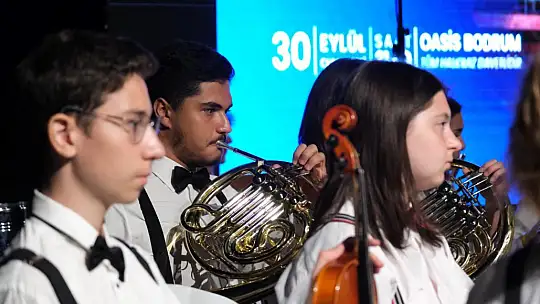 Çocuk senfoni orkestrası seyircilerle buluştu