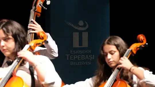 Çocuk senfoni orkestrası seyircilerle buluştu