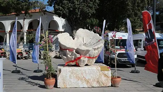 Bodrumlu süngerciler anısına sünger heykeli açılışı yapıldı