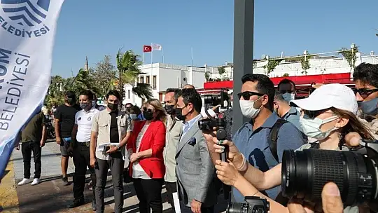 Bodrumlu süngerciler anısına sünger heykeli açılışı yapıldı