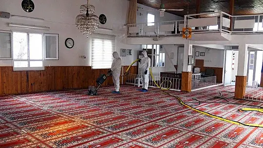 Camilerde temizlik çalışması başladı