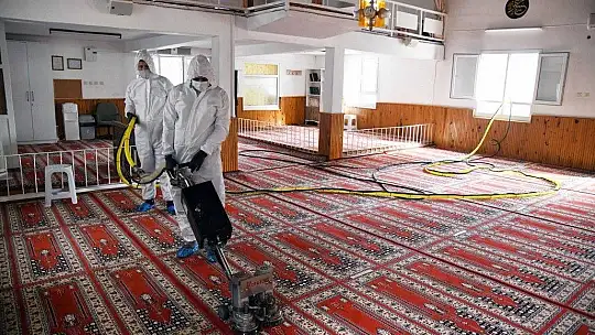 Camilerde temizlik çalışması başladı