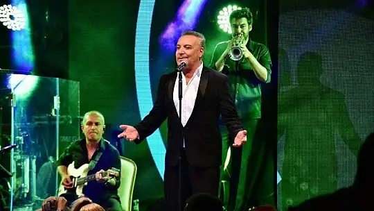 Cenk Eren hayranlarını coşturdu