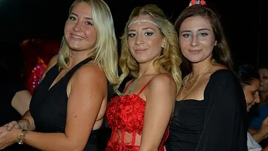 Begüm ile Mert çiftinin kına merasimi düzenlendi