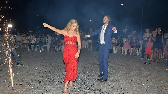 Begüm ile Mert çiftinin kına merasimi düzenlendi