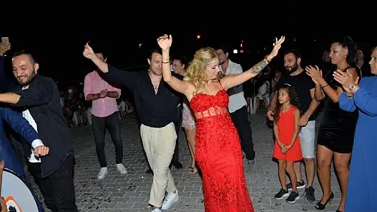 Begüm ile Mert çiftinin kına merasimi düzenlendi