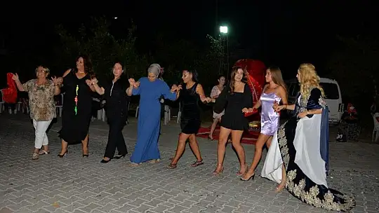 Begüm ile Mert çiftinin kına merasimi düzenlendi