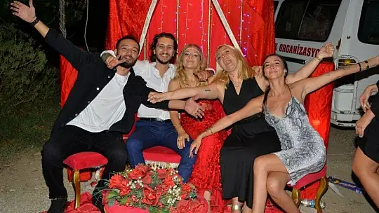 Begüm ile Mert çiftinin kına merasimi düzenlendi