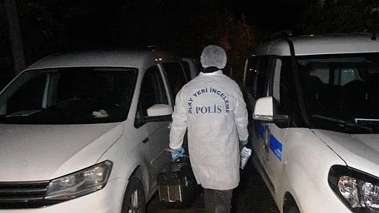 Çocuklarının gözü önünde kocasını 22 yerinden bıçaklayarak öldürdü