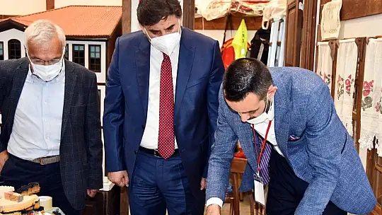 2. Craft İstanbul El Sanatları Fuarı'na Üzümlü Dastarı defilesi damga vurdu