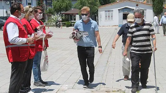 Fethiye'de Cuma namazını stadyumda kıldılar