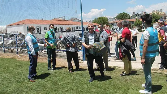 Fethiye'de Cuma namazını stadyumda kıldılar