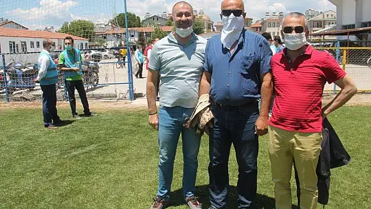 Fethiye'de Cuma namazını stadyumda kıldılar