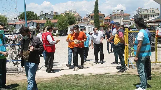 Fethiye'de Cuma namazını stadyumda kıldılar