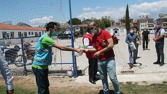 Fethiye'de Cuma namazını stadyumda kıldılar