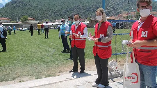 Fethiye'de Cuma namazını stadyumda kıldılar