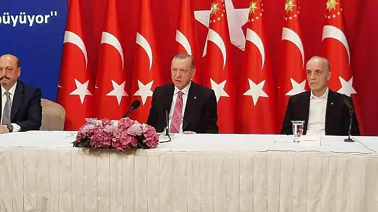 Cumhurbaşkanı Recep Tayyip Erdoğan, yeni asgari ücreti açıkladı. Yüzde 25 oranında yapılan artışla yeni asgari ücret net 5 bin 500 lira oldu.