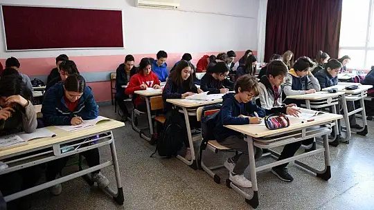 5 Bin 733 Öğrenci Deneme Sınavına Girdi