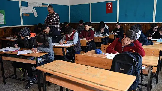 5 Bin 733 Öğrenci Deneme Sınavına Girdi