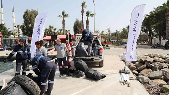 Deniz'in dibinden 2 saatte 192 kilogram çöp çıktı