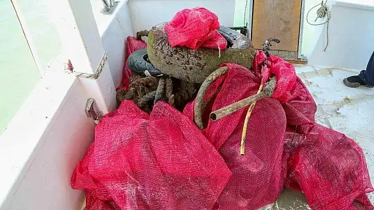 'Denize En Çok Mavi Yakışır' Diyerek Deniz Dibi Temizliği Yaptılar