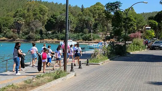 'Denize En Çok Mavi Yakışır' Diyerek Deniz Dibi Temizliği Yaptılar