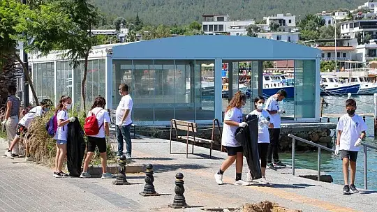 'Denize En Çok Mavi Yakışır' Diyerek Deniz Dibi Temizliği Yaptılar