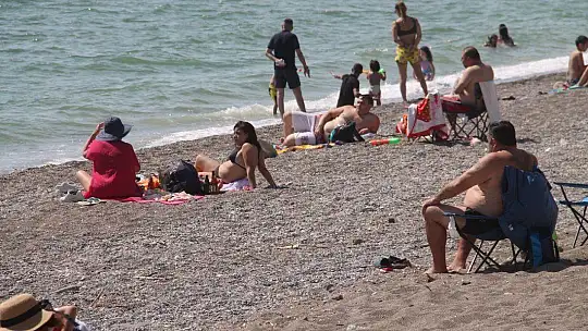 Fethiye'de Gençler Denize Koştu