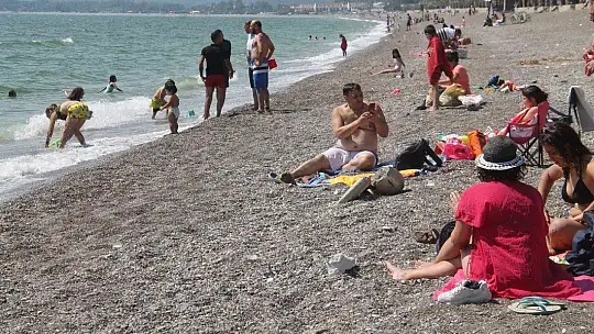 Fethiye'de Gençler Denize Koştu