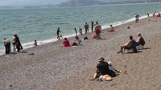 Fethiye'de Gençler Denize Koştu