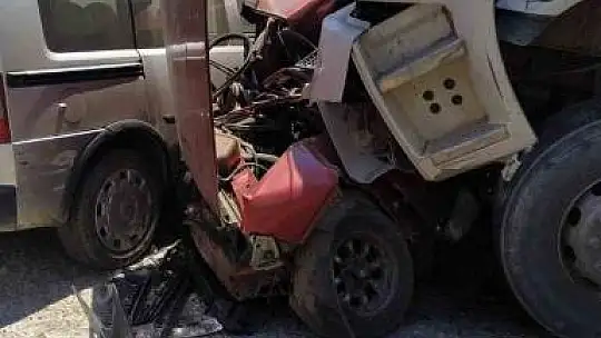 Vidanjör, park halindeki 8 araca çarptı