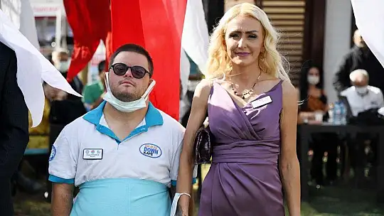 Sen de Gel Down Kafe Açıldı