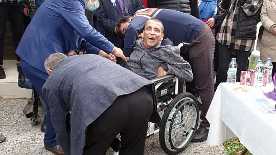 Engelli Çocukları Sevindirdiler