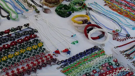 EL EMEĞİ ÜRÜNLER SAHİPLERİNİ BEKLİYOR