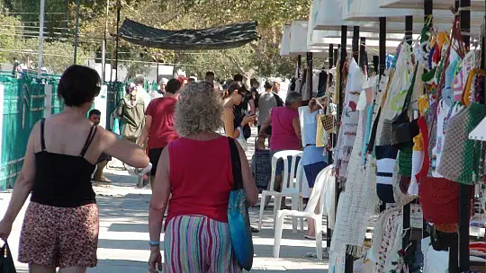 EL EMEĞİ ÜRÜNLER SAHİPLERİNİ BEKLİYOR