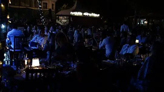 Ebru Yaşar Sevenleri ile Barbunn'da Buluştu