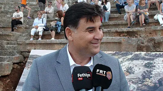 BAŞKAN KARACA, 'TİYATRONUN ÖNÜNDEN GEÇEN YOL İLE İLGİLİ PLAN TADİLATI YAPIYORUZ'