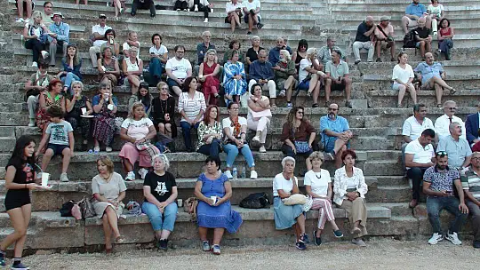 MÜDÜR DÜNDAR, 'KÜLTÜR SANAT FAALİYETLERİNE KALDIĞIMIZ YERDEN DEVAM EDECEĞİZ'