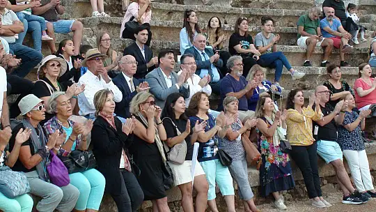 BAŞKAN KARACA, 'TİYATRONUN ÖNÜNDEN GEÇEN YOL İLE İLGİLİ PLAN TADİLATI YAPIYORUZ'