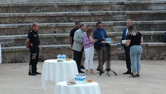 ÇOK SESLİ MÜZİK KORUSU BÜYÜK ALKIŞ TOPLADI