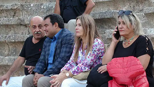 ÇOK SESLİ MÜZİK KORUSU BÜYÜK ALKIŞ TOPLADI