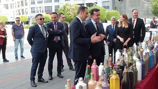 'GERİ DÖNÜŞÜM GERİ DEĞİL, İLERİ DÖNÜŞÜMDÜR' SERGİSİ AÇILDI